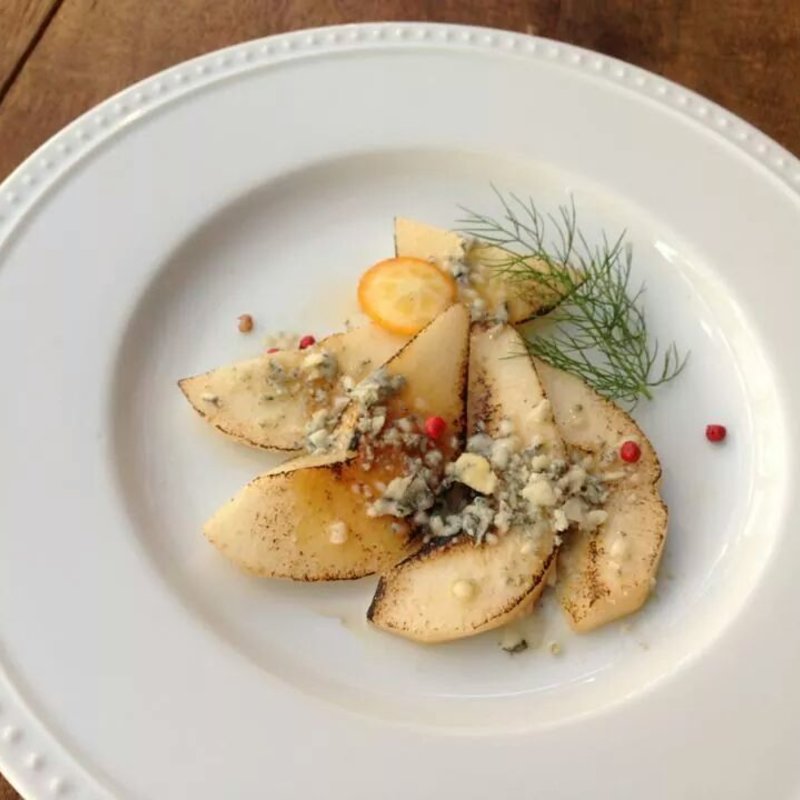 洋梨とゴルゴンゾーラのロースト(茶屋雨巻)