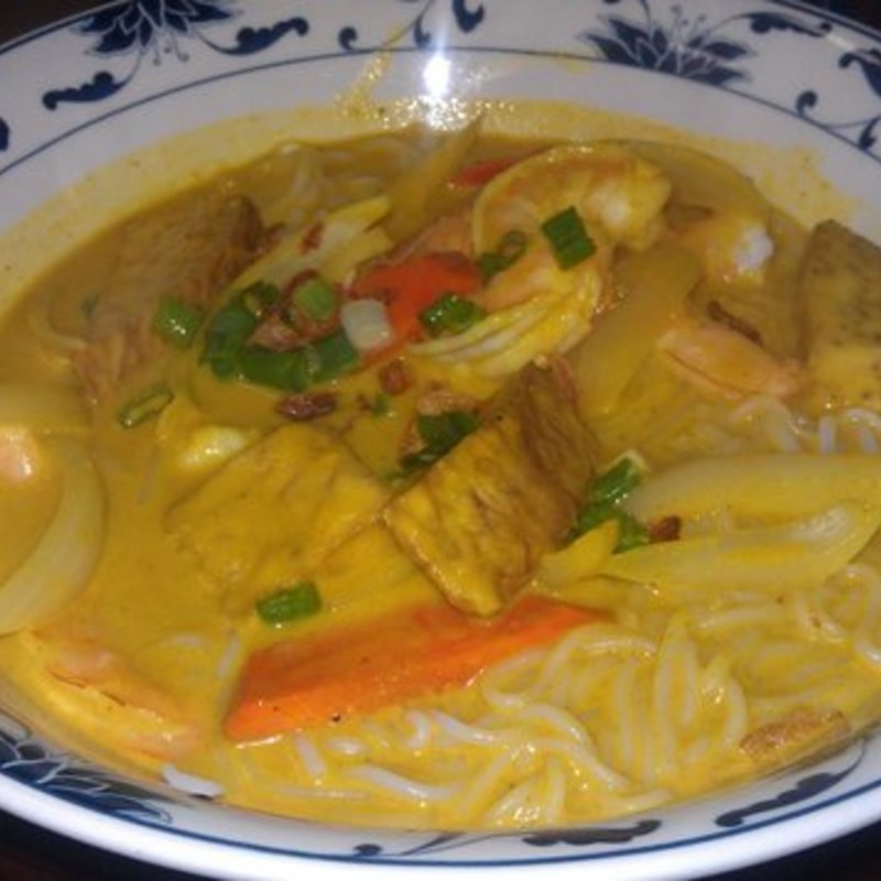 Shrimp tofu curry with noodles(Aloha Pho)