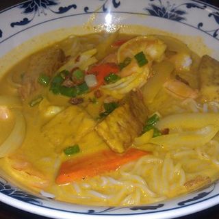 Shrimp tofu curry with noodles(Aloha Pho)