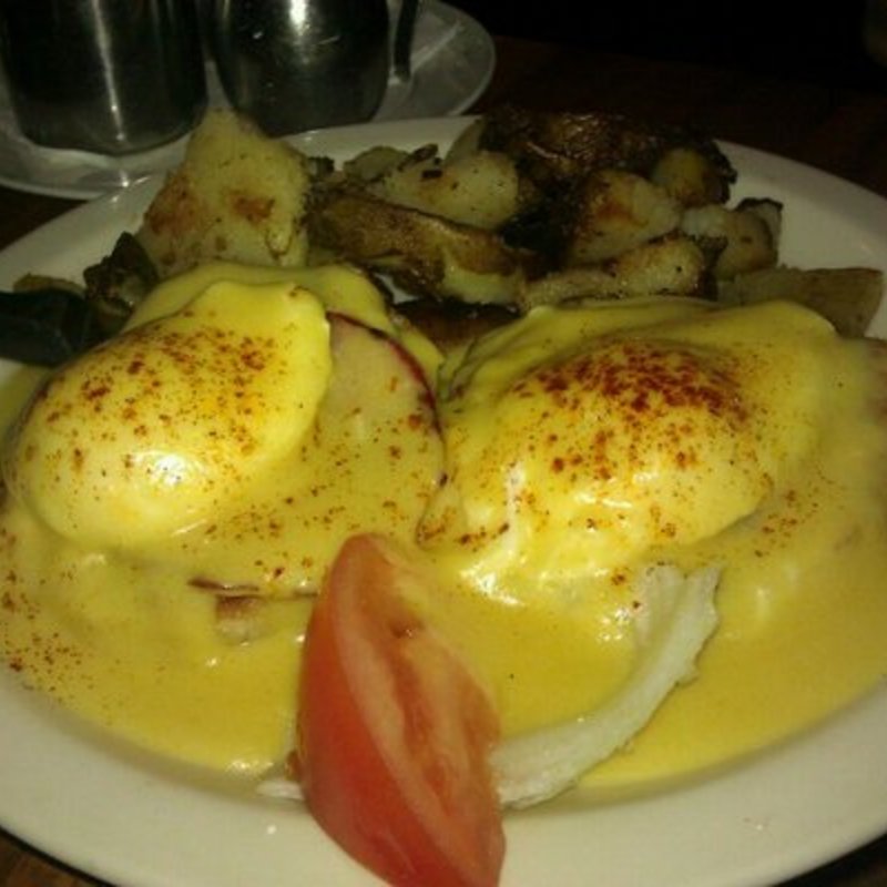 Eggs benedict(Kaneohe Pancake House)
