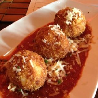 Mac & Cheese balls(Restaurant Epic )