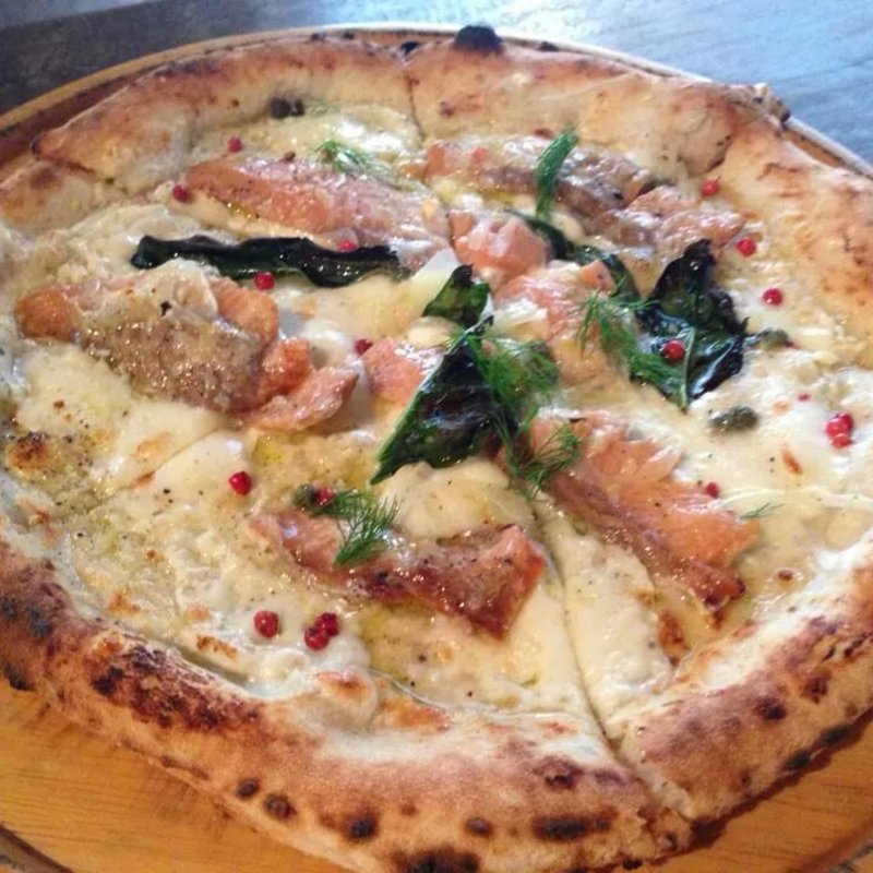 サーモンとリコッタチーズのピッツァ(茶屋雨巻)