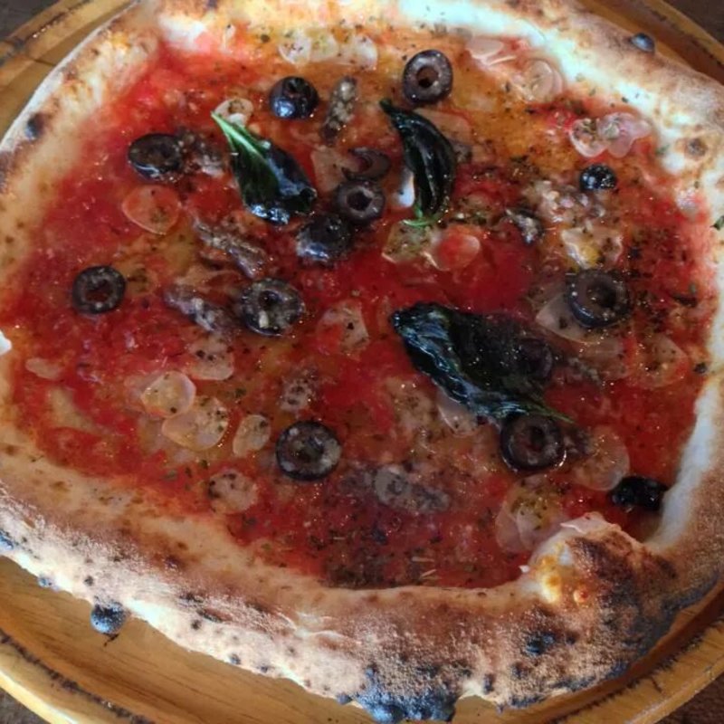 アンチョビのピッツァ(茶屋雨巻)