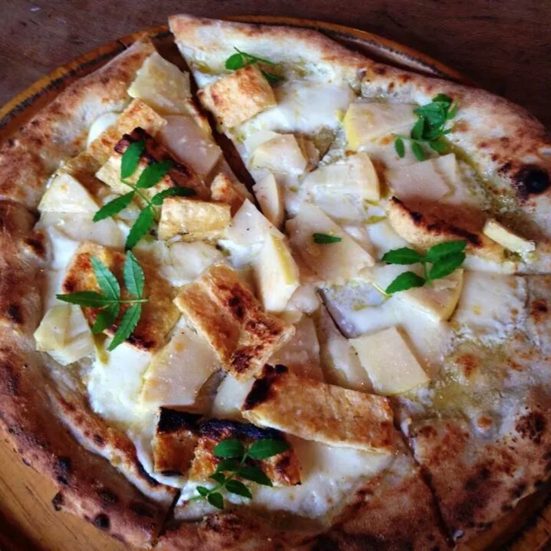 たけのこと油揚げのピッツァ(茶屋雨巻)