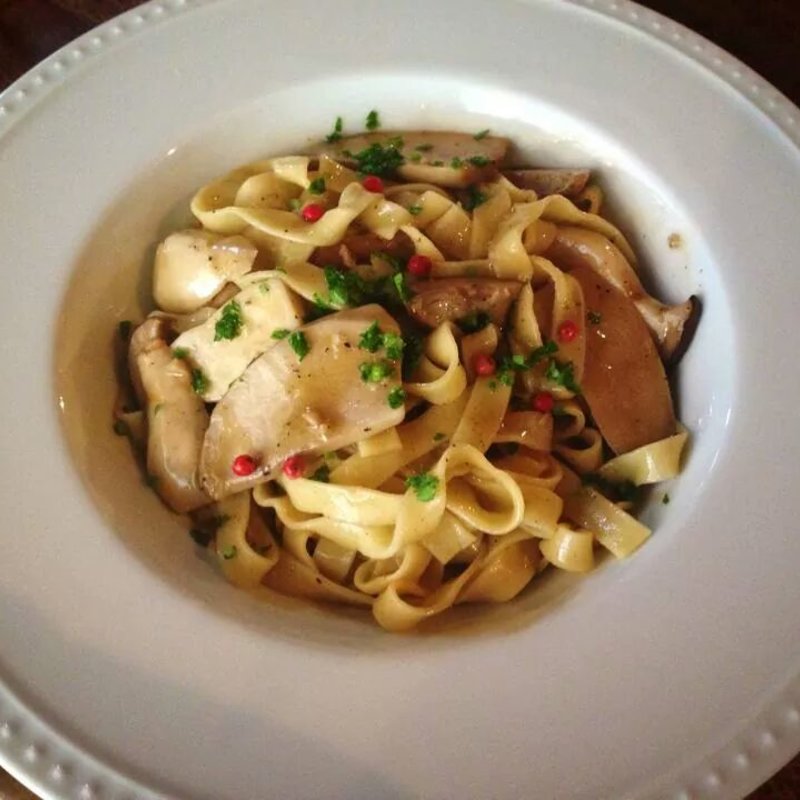 ポルチーニの生パスタ(茶屋雨巻)