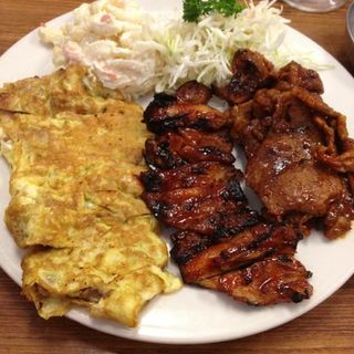 Combo! Meat jun, spicy chicken, and spicy pork.(Willow Tree Restaurant)