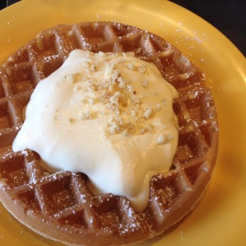 Waffle with MacNut sauce(Boots & Kimo’s Homestyle Kitchen )
