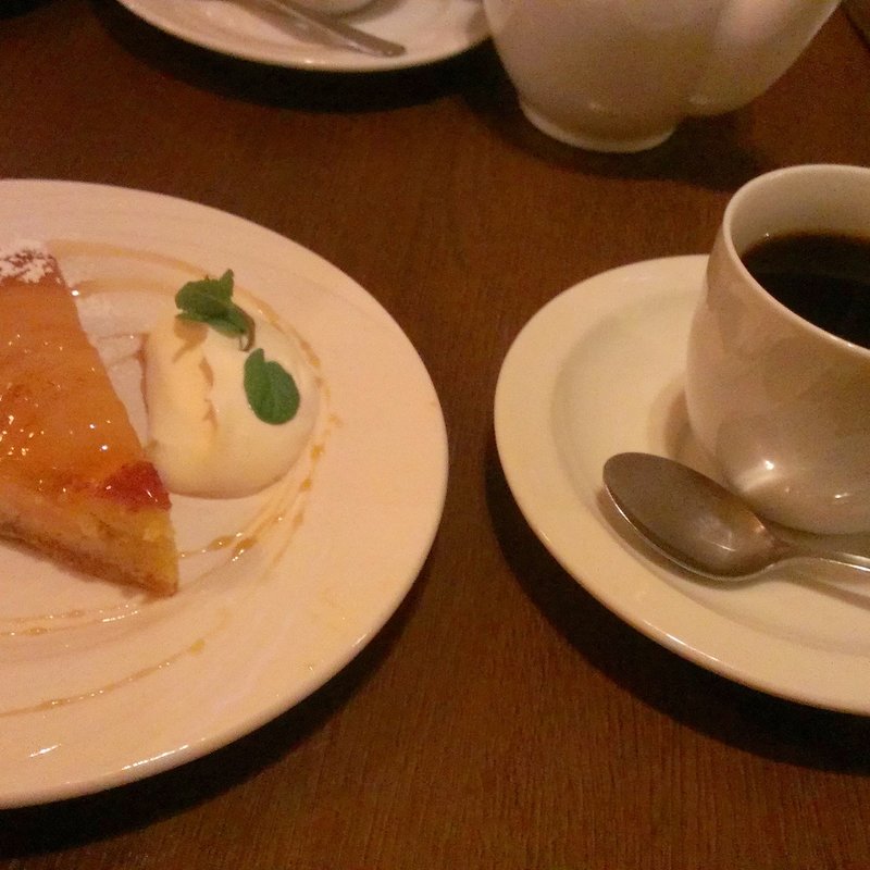 洋梨タルト(サントラントヌフ CENT-TRENTE-NEUF)