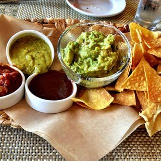 Chips, guacamole, salsa trio(Cactus)