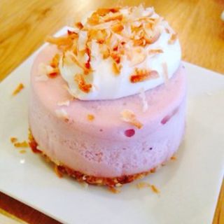 Taro cheesecake(Holoholo Bar )