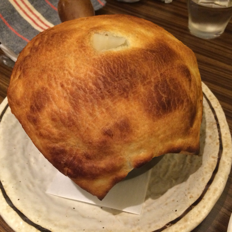 ハーブソーセージと冬野菜のまろやか豆乳パイ包みスープカレー(らっきょブラザーズ)