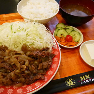 牛皿定食(MN DOMBURI)