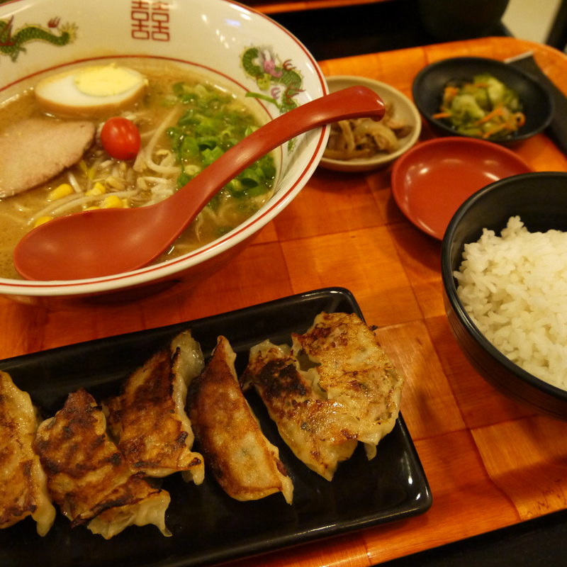 餃子定食(MN LAMEN)