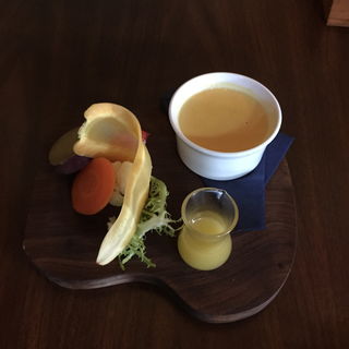 スープとサラダ(ノイカフェ苦楽園店)
