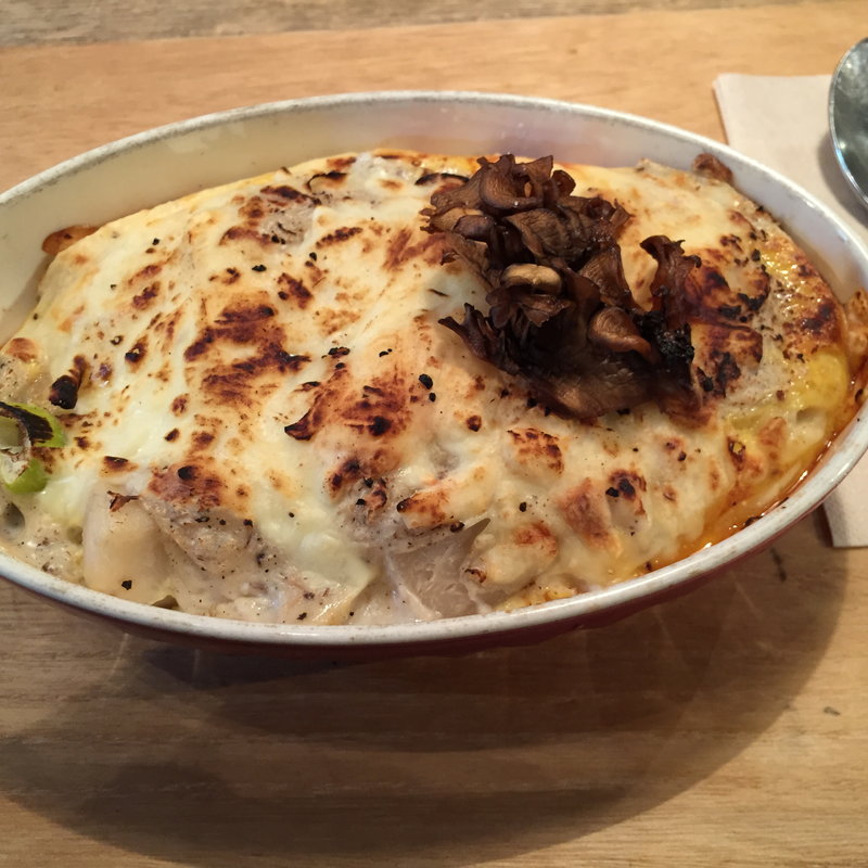 炙り舞茸の柚子クリームソースと大和麸のグラタン(VERT DE GRIS)