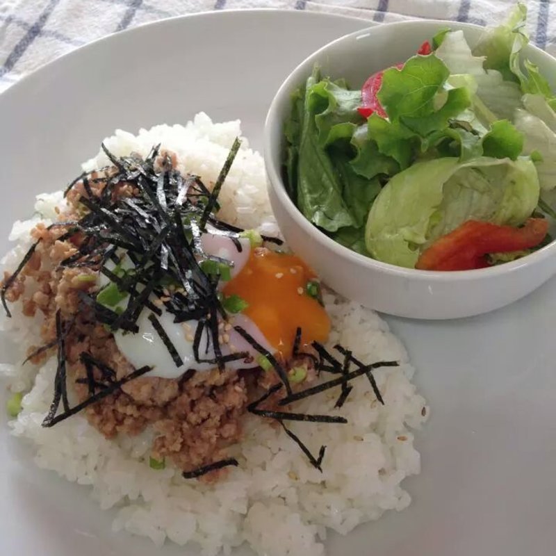 とりそぼろプレートランチ(きりんカフェ)