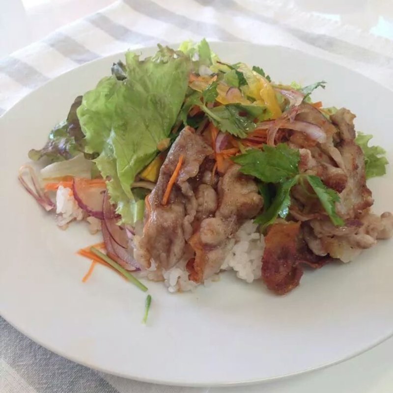 ポークサラダプレート(きりんカフェ)