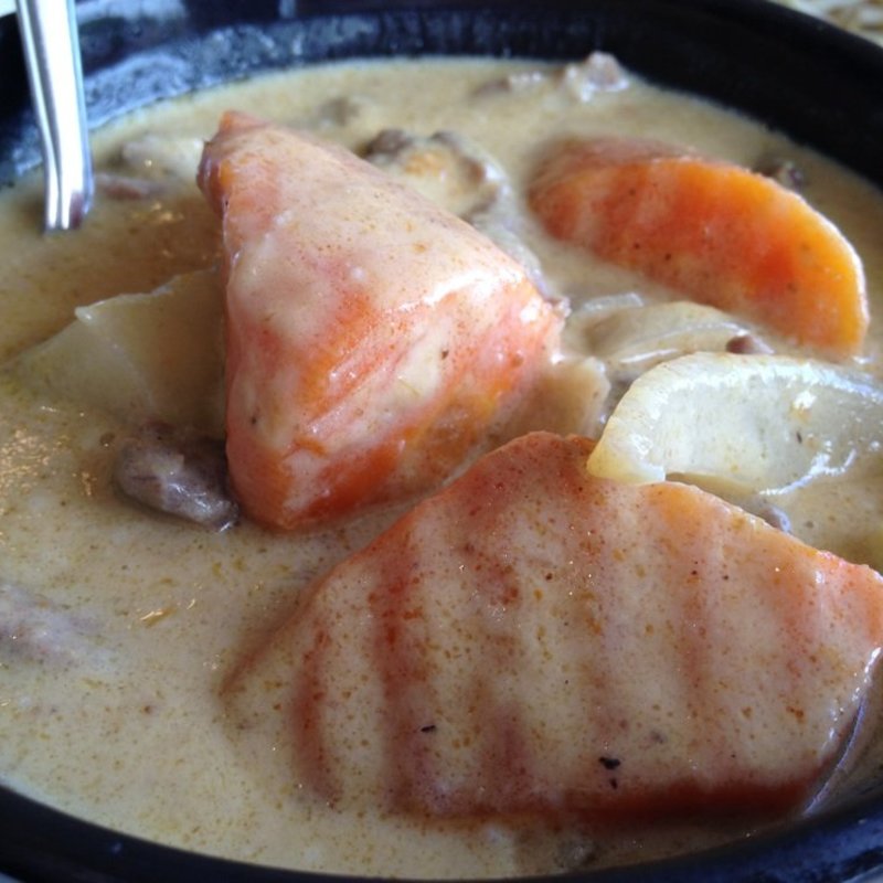 Yellow curry with chicken(Souvaly Thai Cuisine)
