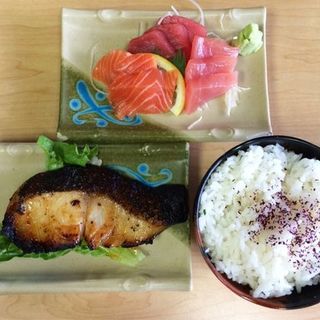 Butterfish and Sashimi Combination Teishoku(Kunio Japanese Restaurant)
