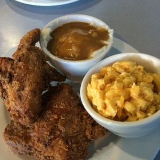 Chicken mixed plate(Hughley’s Southern Cuisine)