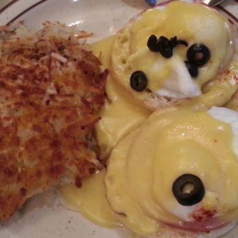Eggs benedict(Ken’s House of Pancakes)
