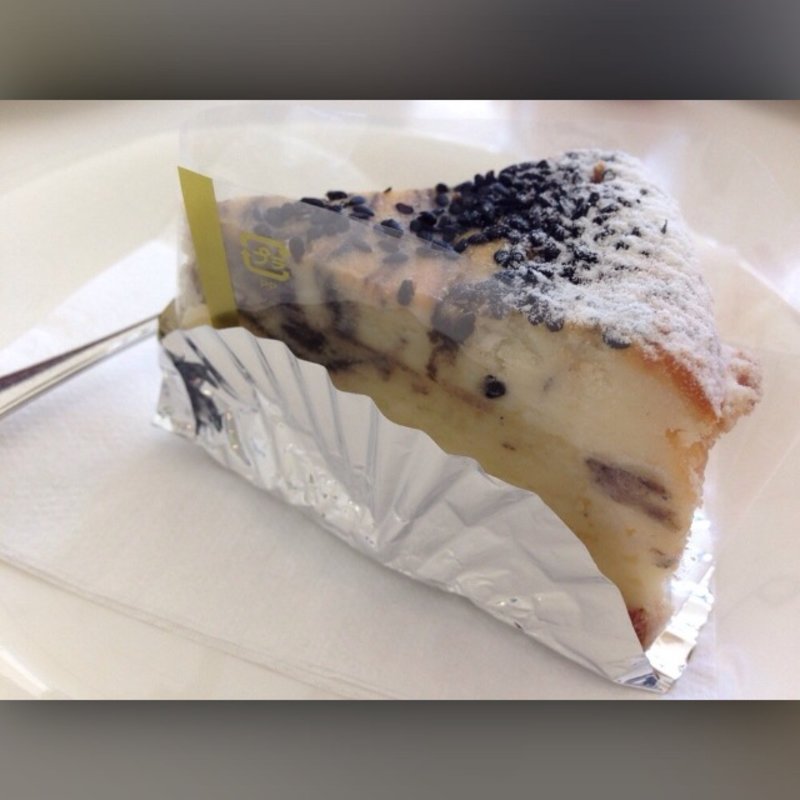 Sesame cheesecake(L'Amande Bakery)