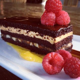 Hazelnut chocolate crunch cake(Abigaile)