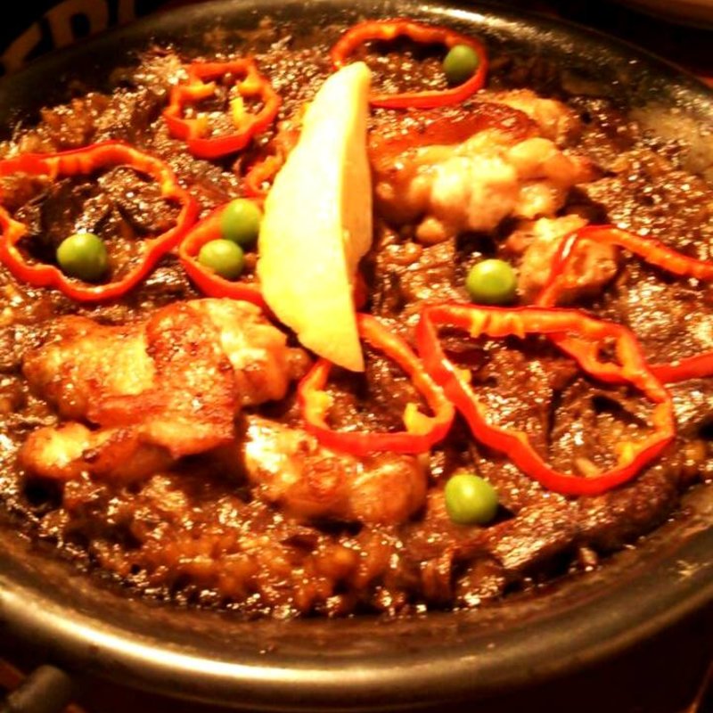 グリルチキンとボルチーニ茸のパエリア(Bar Español LA BODEGA 大阪店（バル エスパニョール ラ ボデガ）)