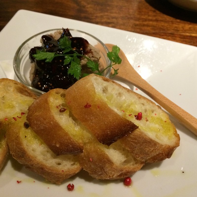 地鶏のレバーパテ＆イチジクソースのせ(RAKU （ラク　楽）)