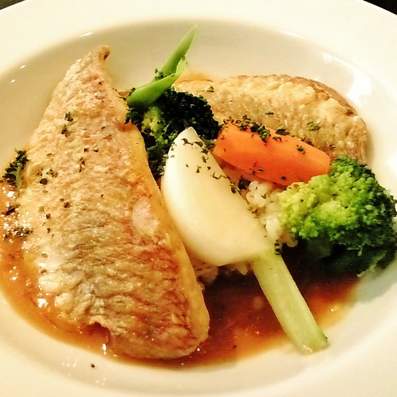 いとより鯛のポワレ 海老風味のクリームソース(東陽町バルKAZ)