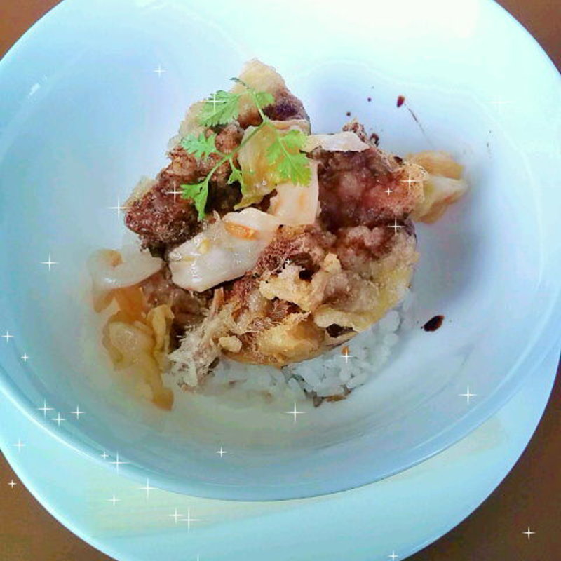 豚肉のかき揚ご飯　香港スタイル(チャイナブルー)