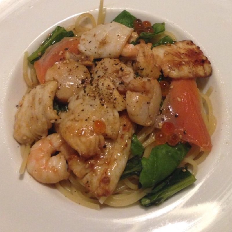 海の幸の焦がし醤油がけパスタ(とまと座)