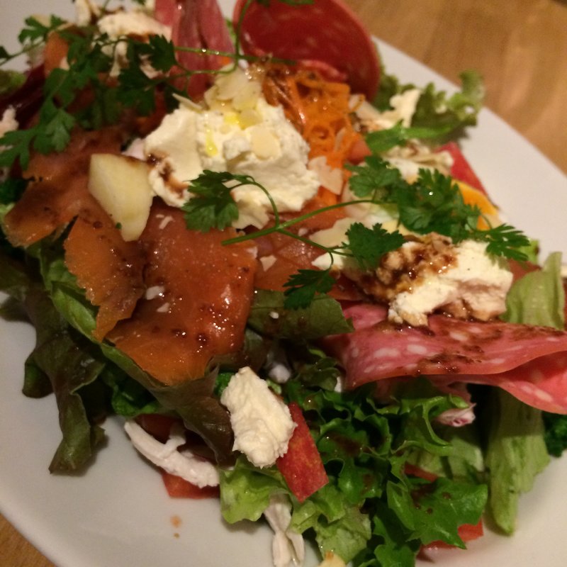 自家製リコッタチーズのヘルシーサラダ(スペースジョイ)