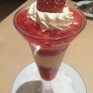 苺のパフェ(資生堂パーラー 横浜そごう店 )