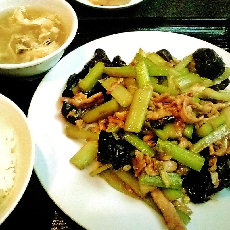 セロリと豚肉の炒め物(登龍)