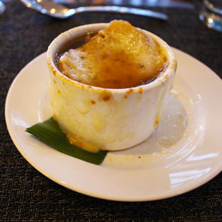 maui onion soup(beach house at the moana)