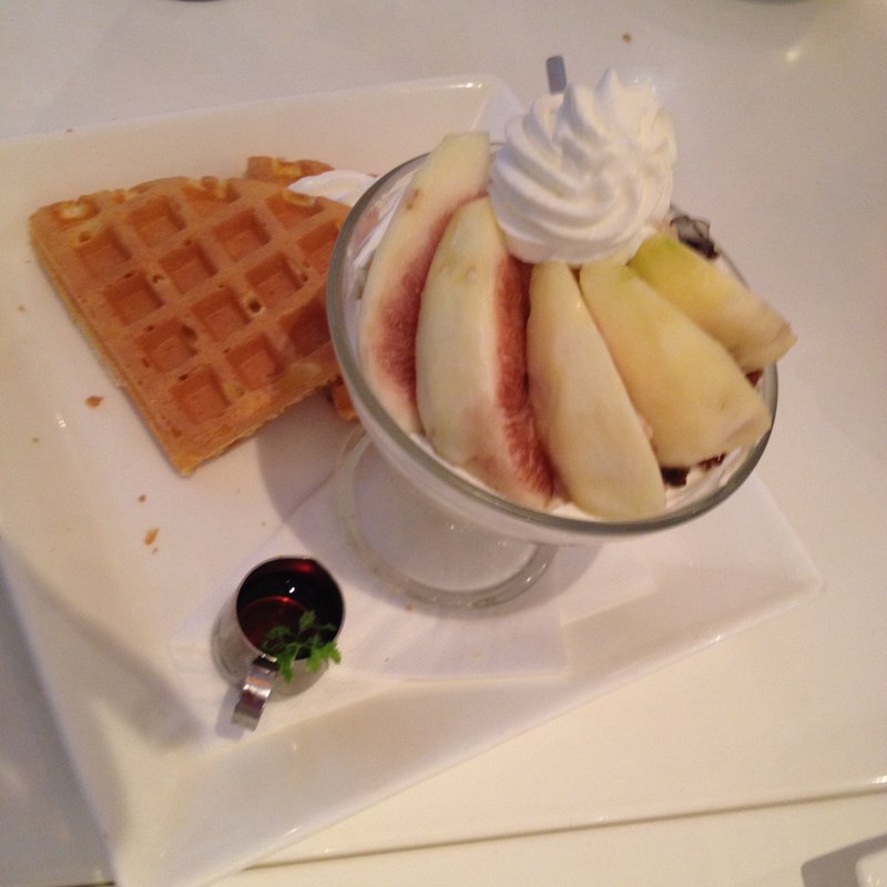 季節のワッフル(イチジク)(フォーシーズンズカフェ （FOUR SEASONS CAFE）)