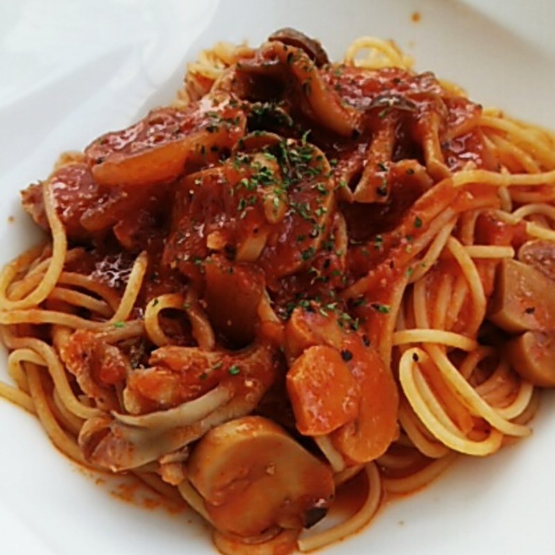 鶏肉と茸のトマトシチューパスタ(カフェレストラン・ハッチ)