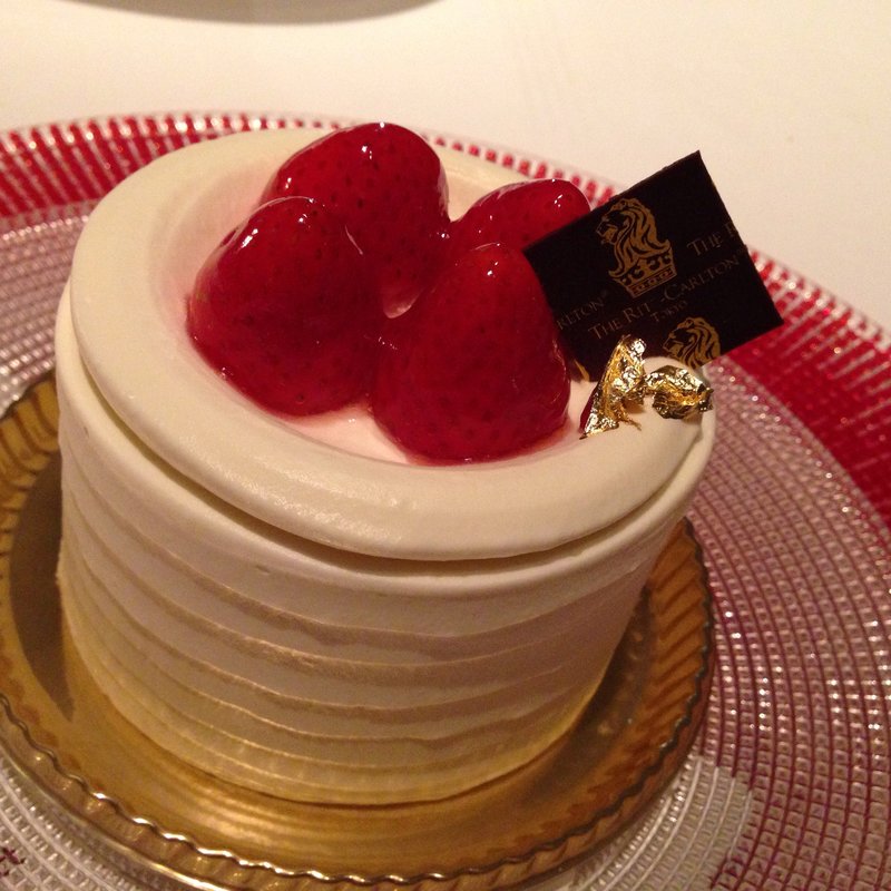 ショートケーキ ホール(ザ・ロビーラウンジ)