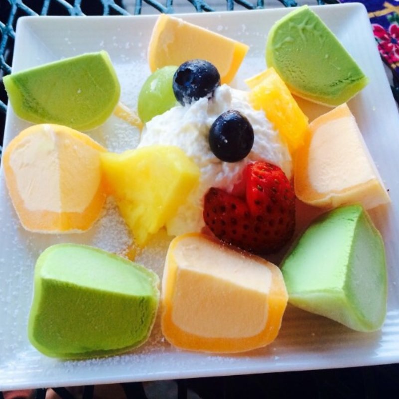 Mango and Green tea Mochi ice cream(Cafe Casa Arigato)