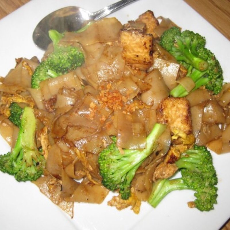 Pad See Ew w Tofu(Yum Thai Bistro)