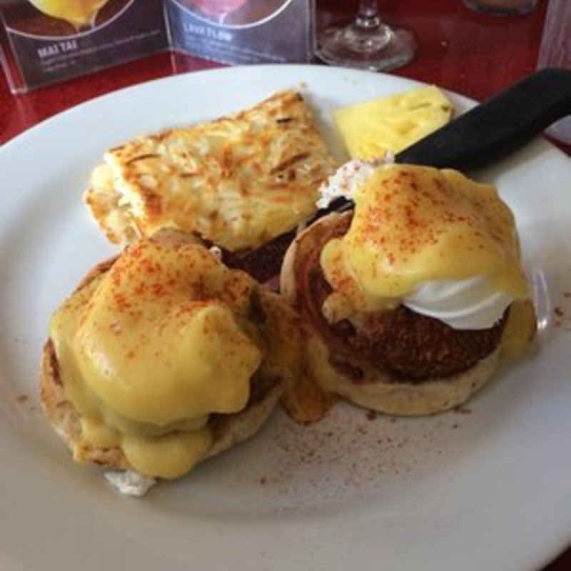 Crab cake Benedict(CJ's New York Style Deli)