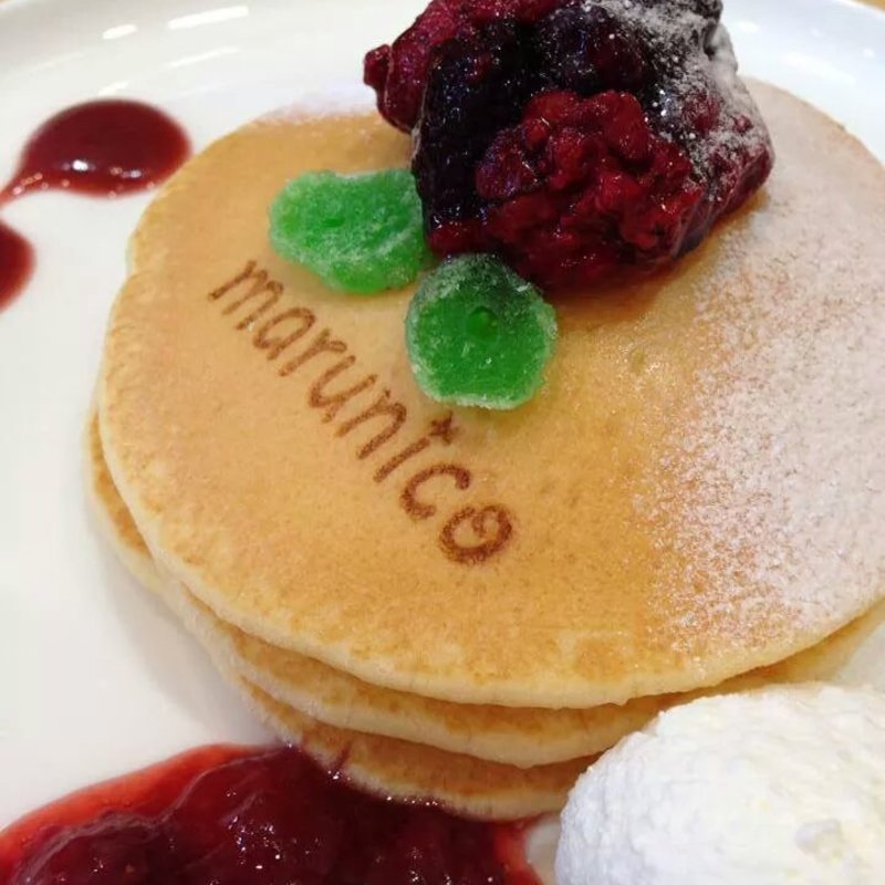 4種のベリーパンケーキ(まるにこ)