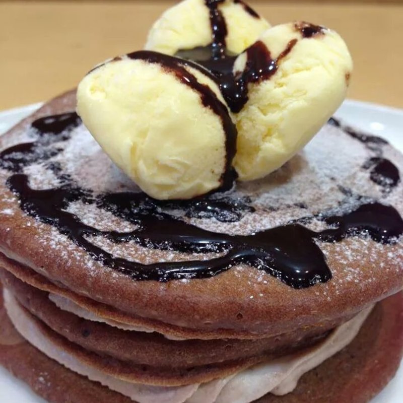 チョコ生地パンケーキ(まるにこ)