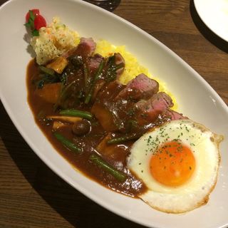 Beef Steak with Mushrooms in Demiglace Sauce Over Rice(トップノート )