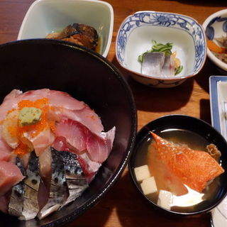 ランチセット　海鮮丼(有香)