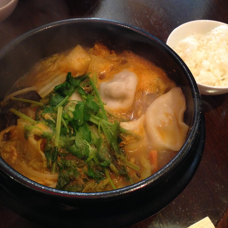 トムヤム五目餃包(点心屋台 餃包 六本木店 （ギョーパオ）)