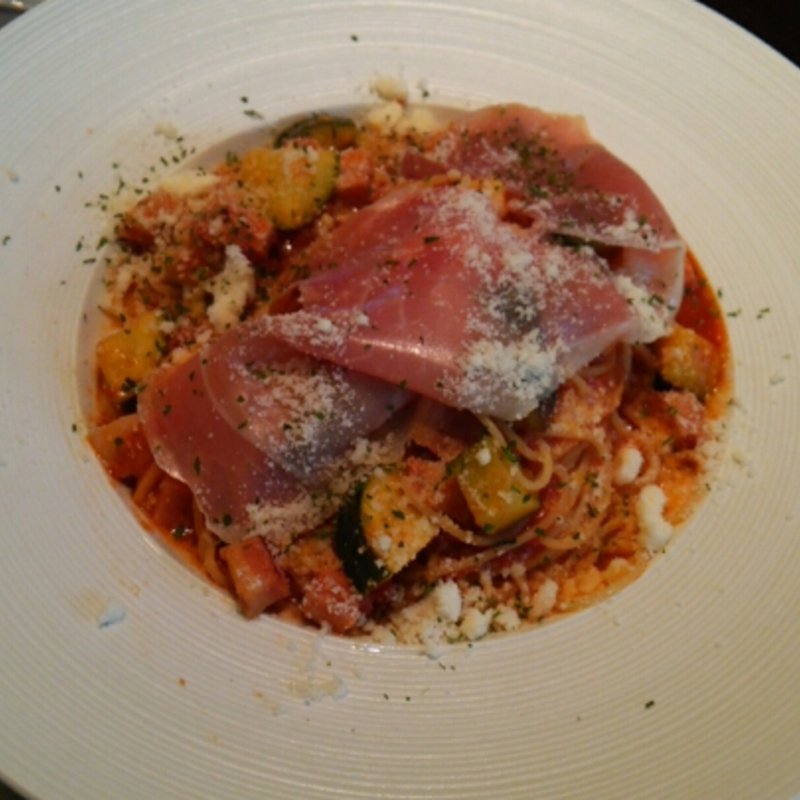 モッツァレラチーズと生ハムのトマトのパスタ(カフェ＆ガーデン しらさき邸)