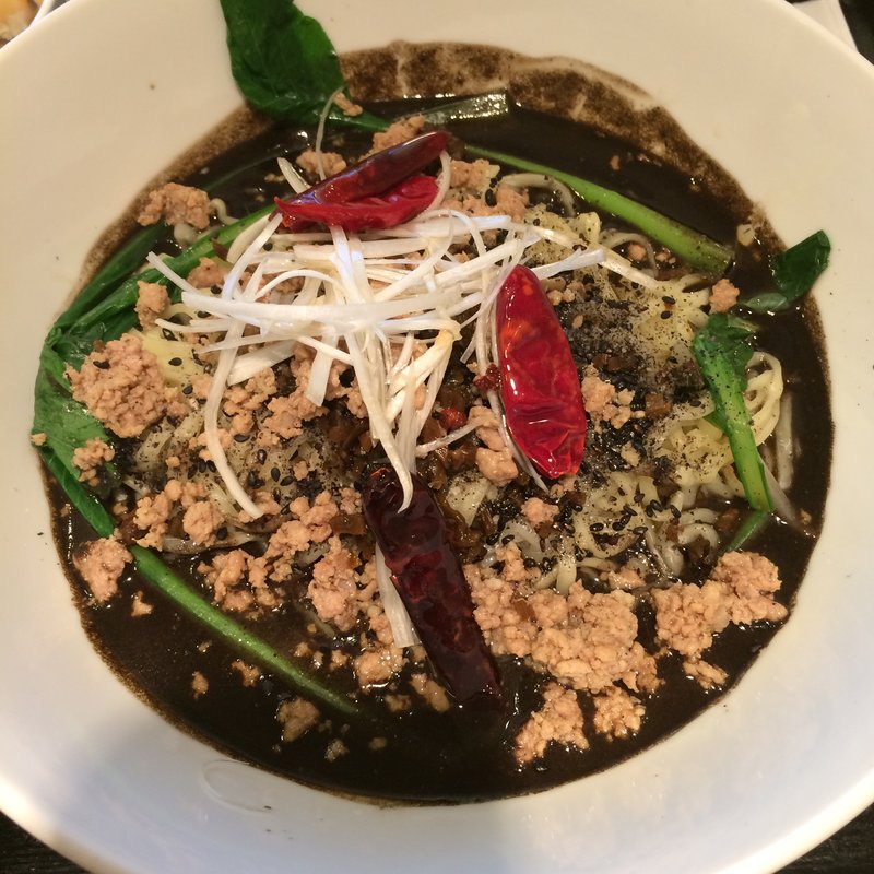 黒胡麻担々麺(中華料理 海老専家 （エビセンカ）)