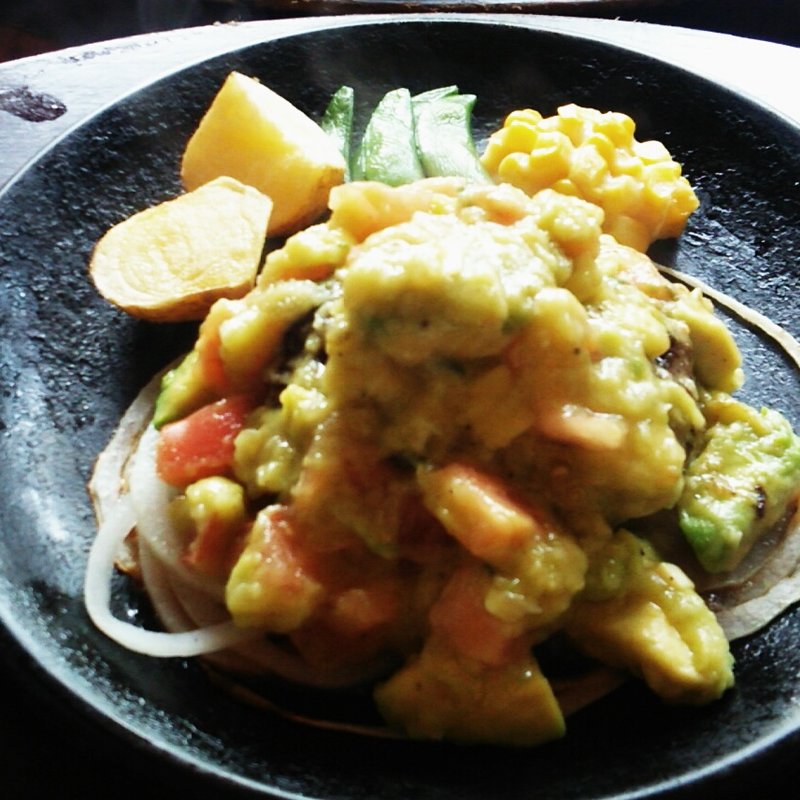 アボカドのサルサソースかけハンバーグ(アメリカ屋 )